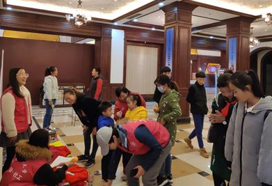 棘洪滩锦湖社区开展“易物交友和谐邻里”文明实践活动