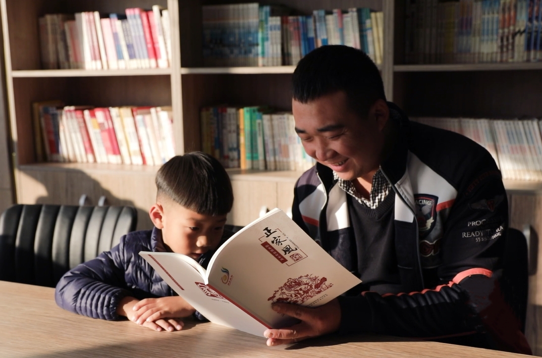 家风出读本、言行列清单、家训挂门前、家歌颂党恩