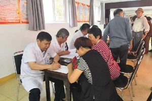 城阳区人民医院扬帆健康义诊队走进东果园社区