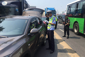 把清凉送给高温下坚守岗位一线的公安干警