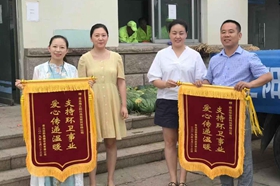 爱心企业给环卫工人们“送清凉”