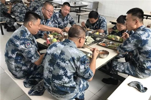 中华埠社区党总支送“妈妈的味道”进军营