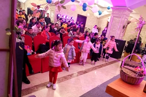 “携手快乐、一路童行” 儿童话剧《小红帽》展演活动