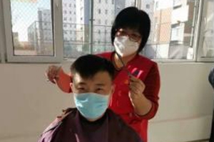解决居民的“头”等大事！志愿者爱心“义剪”在行动