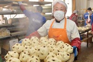 大馒头流亭也有，传承人唐彩玲忙年每天做1万个